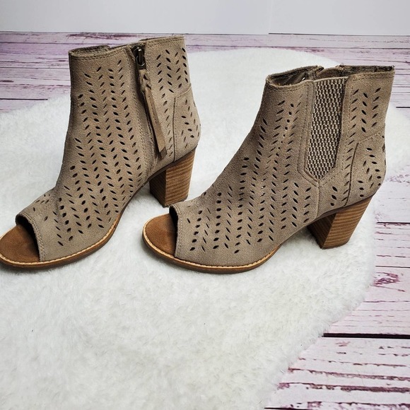 TOMS Majorca Diamond Perforated Suede Peep Toe Booties Desert Taupe Size 5.5 - Picture 7 of 11